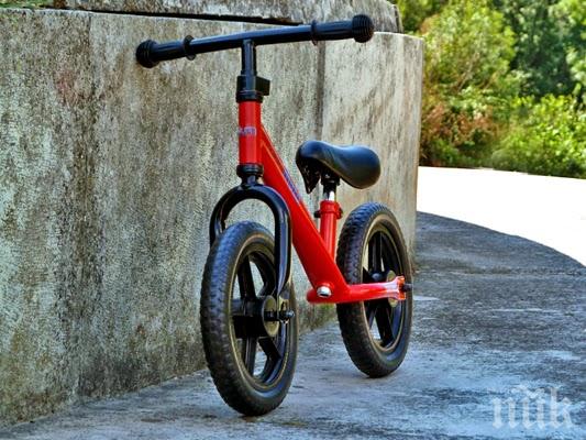 Дете падна с колело от 4-метрова стена, по чудо се размина с най-лошото