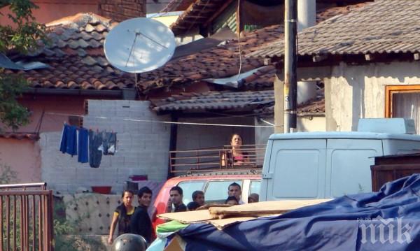 Започна се! Броят незаконните къщи в ромската махала в Асеновград