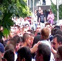 ОТ ПОСЛЕДНИТЕ МИНУТИ! Рокери се включиха в протеста в Асеновград