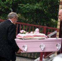 СТРАШНА ДРАМА! Почина 2-годишно момиченце - родителите го тъпкали със сънотворни и го държали гладно и жадно