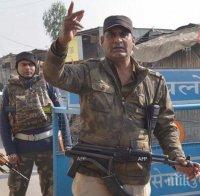 Под контрол! Полицейски час и масирано военно присъствие в Кашмир