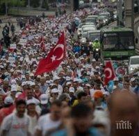 В Истанбул ври и кипи! Стотици хиляди се събраха на най-големия протест срещу правителството