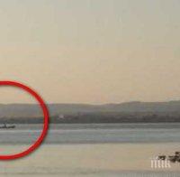 На вниманието на ИАРА: Цигани влачат десетки килограми риба с мрежи от езеро Вая