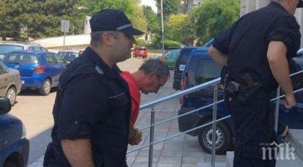 изрод педофила насилвал малки момиченца асансьор снимка