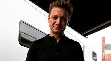 рисковете професията американският актьор джереми ренър счупи ръце време снимки