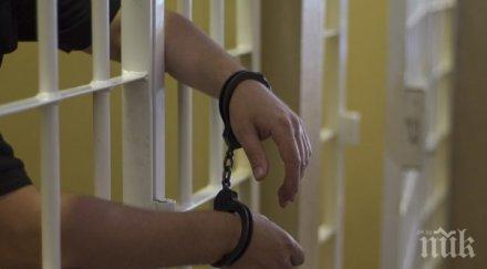 невиждана агресия момче заля момиче бензин драсна клечката