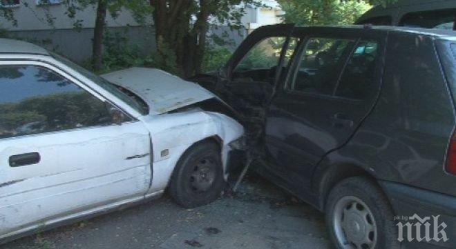 Екшън! Пиян шофьор смачка четири паркирани автомобила и избяга в Пловдив