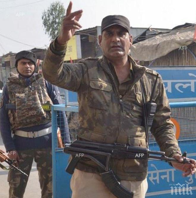 Под контрол! Полицейски час и масирано военно присъствие в Кашмир