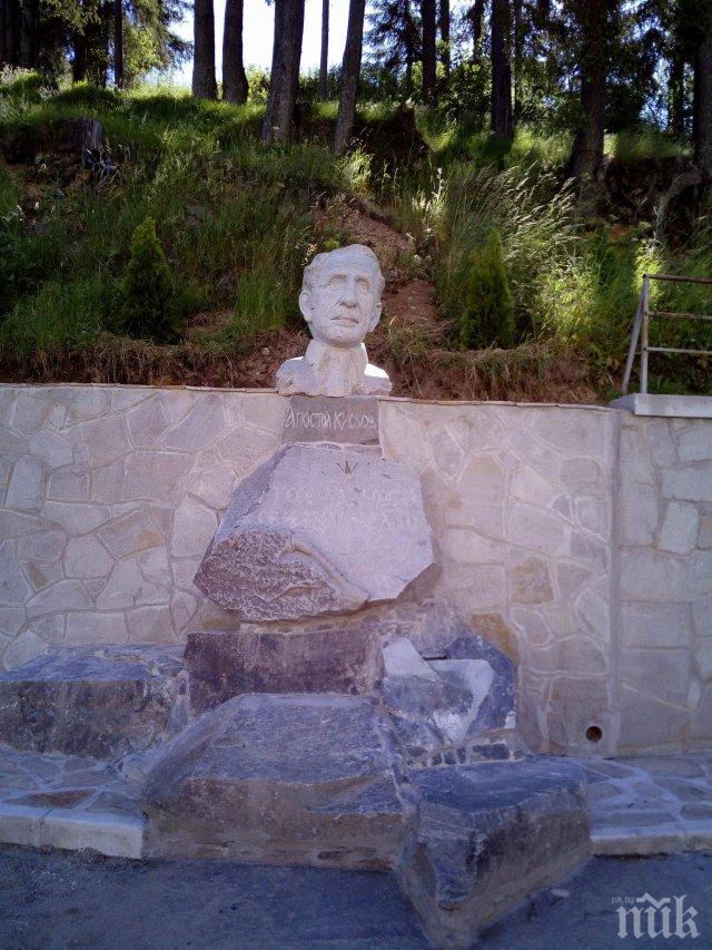 Вдигат паметник на основателя на 100 каба гайди