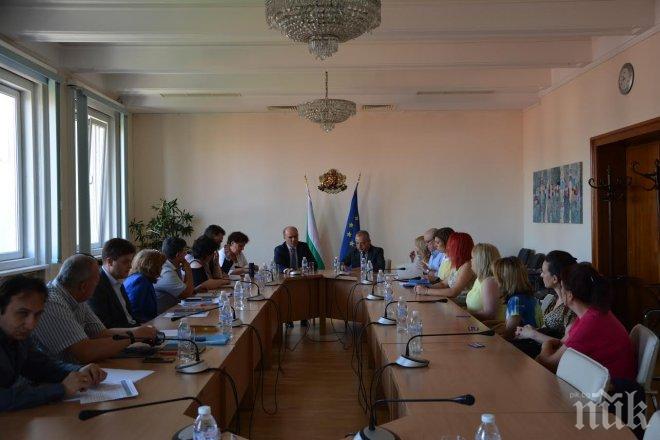 Министър Петков гарантира пълна подкрепа на служителите на „Пикадили“