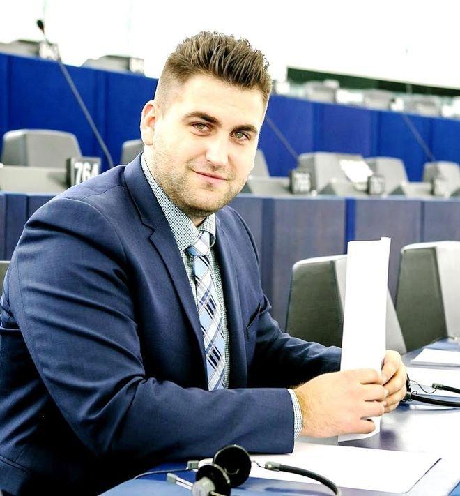 Голяма победа! Български евродепутат се пребори с превъртането на километражите
