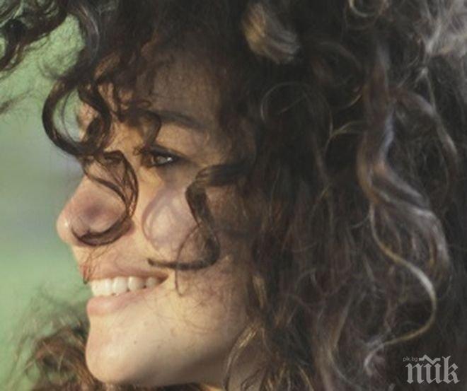 3 препоръки за лятна грижа на къдравата коса