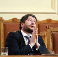 ОТЛОМКИ НИЩОЖНИ! Христо Иванов търси спасение при ДСБ
