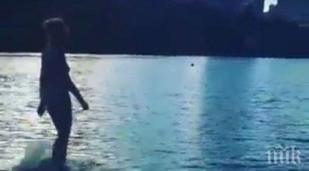 еротично руска топ актриса направи голо нощно къпане видео