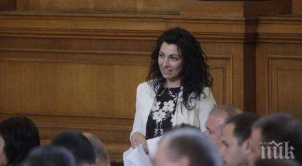 първо пик червена депутатка събра погледите трибуната огромно деколте снимка обновена