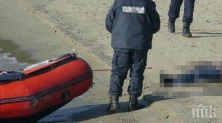 зловещ рейд морето туристи крещят неистово заради изплувал подут труп млад мъж