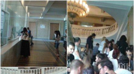 ало алма матер стотици новоприети студенти късат нервите заради ръждясалата чиновническа машина снимки