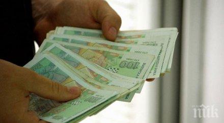 банков чиновник даде 1000 лева отгоре клиент