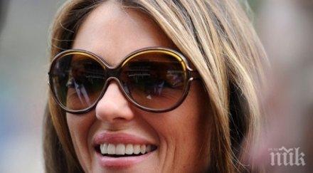 горещо елизабет хърли захвърли дрехи задръжки двора къщата снимки