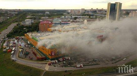 извънредно пик пожар пламна московски мол18 пострадали отровния дим хиляди евакуирани снимки видео