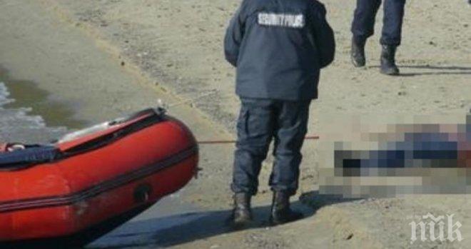 ЗЛОВЕЩ РЕЙД В МОРЕТО! 25 туристи крещят неистово заради изплувал подут труп на млад мъж