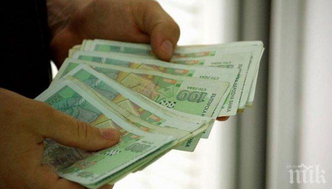 Банков чиновник даде 1000 лева отгоре на клиент 