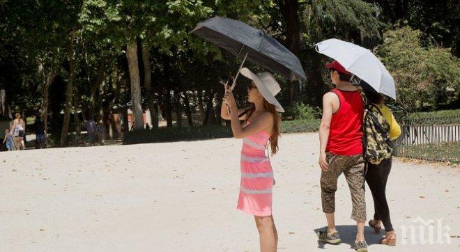 Изпепеляваща жега мори Гърция! Затварят музеите