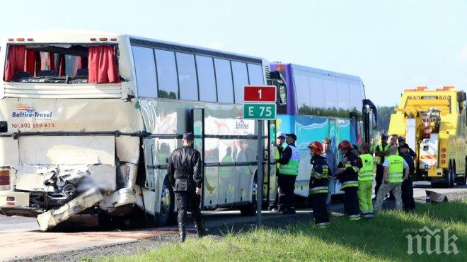 Камион блъсна автобус с деца и младежи в Полша