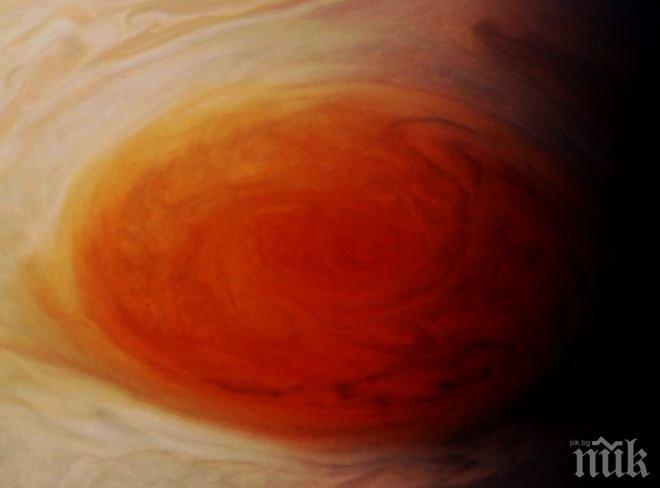 НОВО ОТКРИТИЕ! НАСА засне голямо червено петно на Юпитер (СНИМКИ)