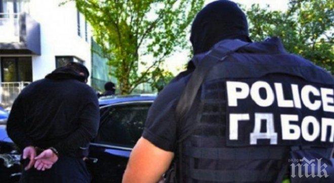 КАТО НА КИНО! Арестуваха седем с дебели криминални досиета при спецакция в центъра на София