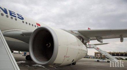 турски самолет кацна аварийно кайро