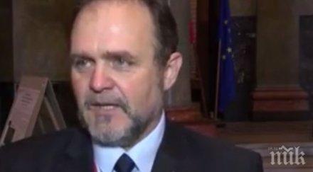 наш професор прави опити изкуствени сърца шотландия