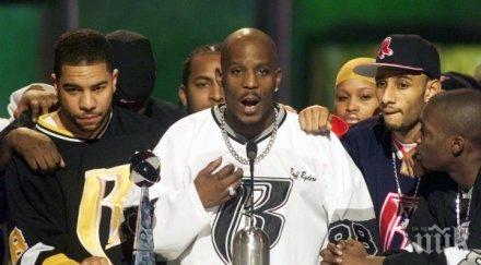 щракнаха белезници известен рапър