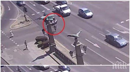 фатален удар кадри бруталния сблъсък орлов мост загина мотопедист видео