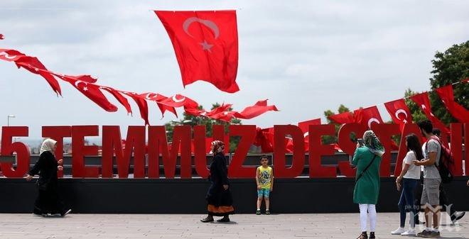 Турция отбелязва година от опита за преврат