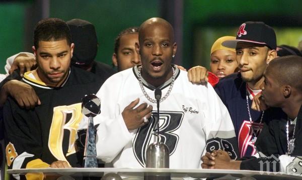 Щракнаха белезници на известен рапър