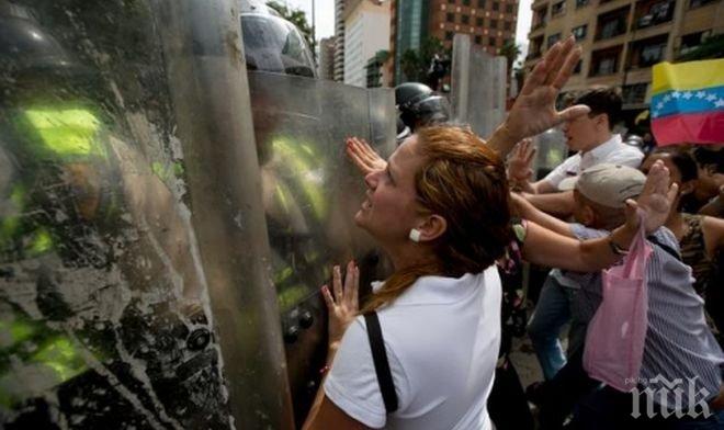 Чуждестранните наблюдатели призоваха да се признае проведеният от опозицията референдум във Венецуела