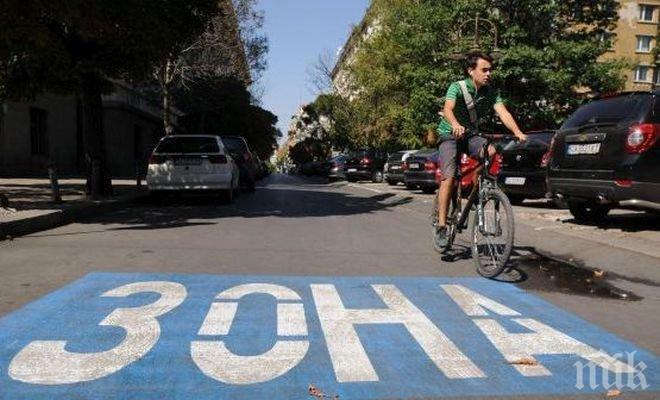 В БУРГАС: Паркингът пред Централния плаж посиня, ето къде да спирате безплатно