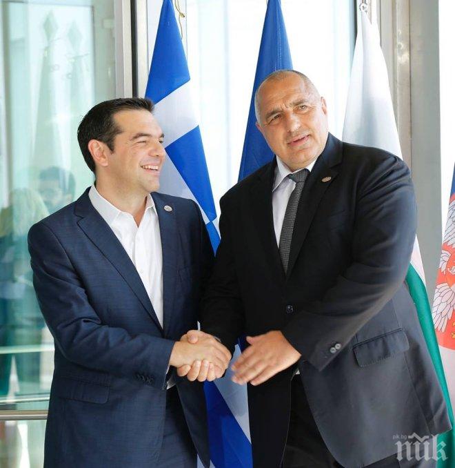 Борисов и Ципрас се взират заедно в гръцкото море! Премиерът след срещата: Обсъждахме регионална сигурност и съвместни проекти! Балканите може да сменят Великобритания в ЕС (ВИДЕО/СНИМКИ/ОБНОВЕНА)