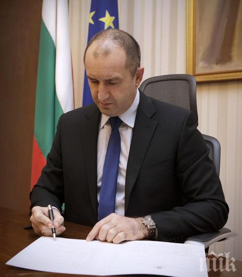 Президентът Радев дава орден на посланика на Кралство Нидерландия