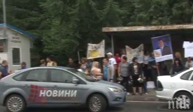 Бунт! Над 150 души се включиха в поредния протест срещу кмета на Септември