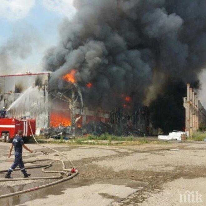 Около една четвърт от склада в село Казичене е спасен от огъня