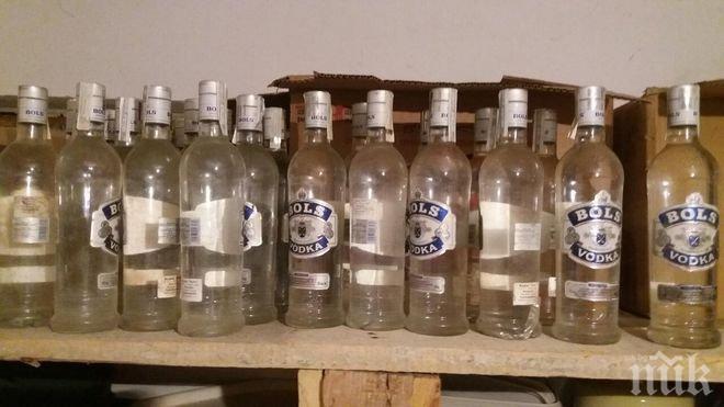 Така се печели! Митничари спипаха наливна ракия в хотел в Равда (СНИМКИ)