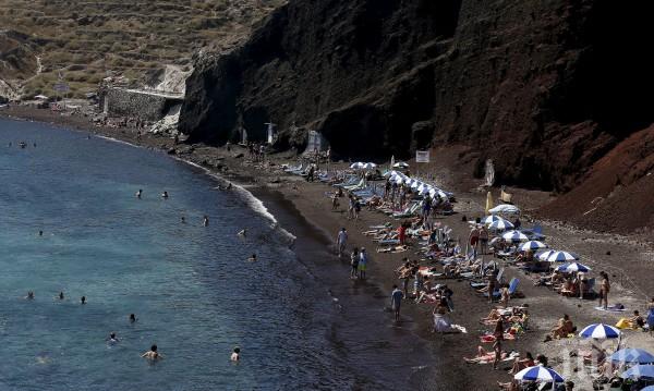 Куриоз! Почивките в Гърция - недостъпни за самите гърци