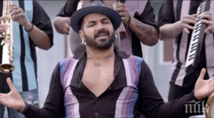 първо пик азис чупи рекорди хитът мотел удари милиона гледания видео