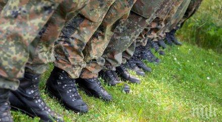 турски военни пристигнаха катар