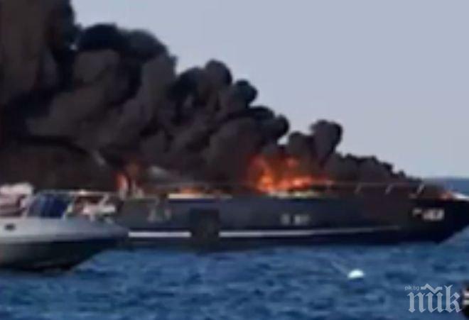 Разкошна яхта изгоря край плаж на Сен Тропе (ВИДЕО)