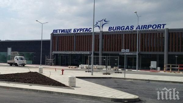 ИЗВЪНРЕДНО В ПИК! Самолет излезе от пистата в Бургас