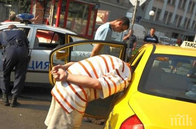 Полиция щурмува квартира на таксиджия в Слънчев бряг, откри дрога 