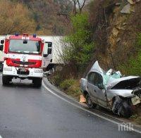АД НА ПЪТЯ! Трима загинаха на пътя Костинброд - Петрохан след зверски удар в цистерна